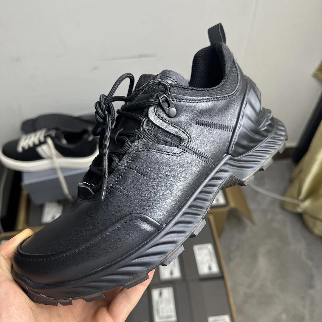 2388黑色休闲跑步皮鞋