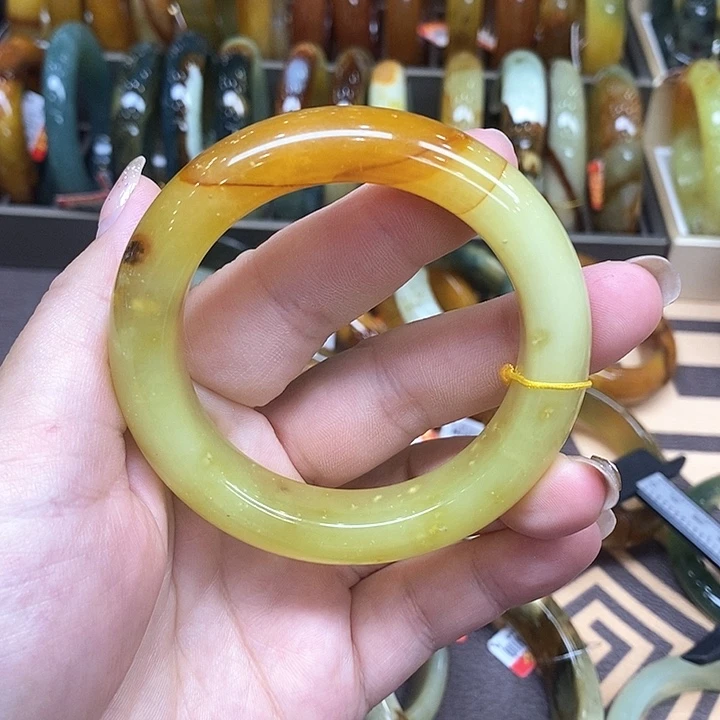 未镶嵌透闪石-蛇纹石玉手镯