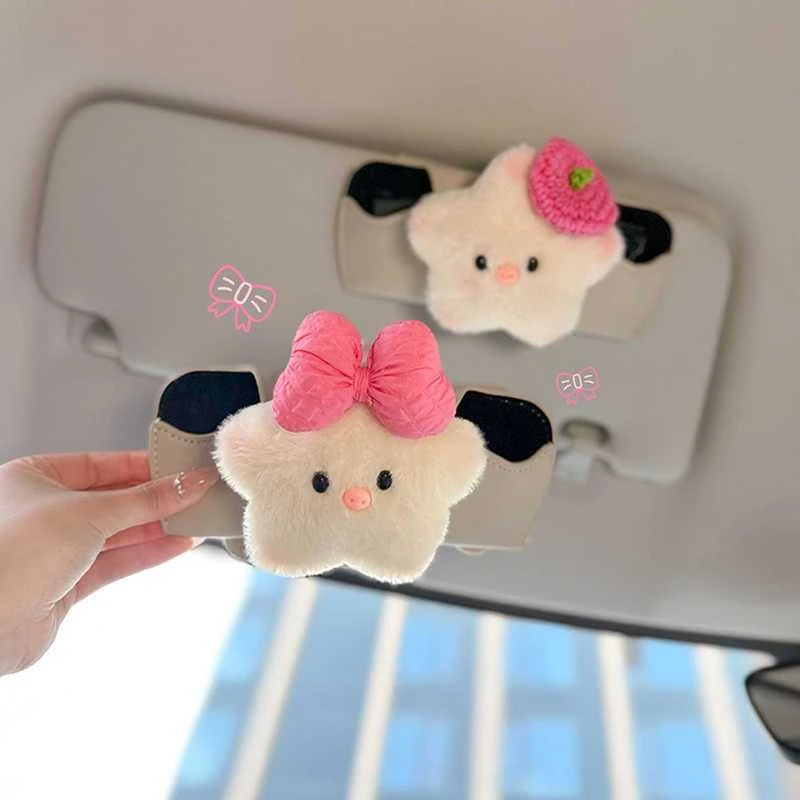 2025新款车载眼镜盒可爱毛绒公仔汽车内眼镜夹车用墨镜盒收纳女生