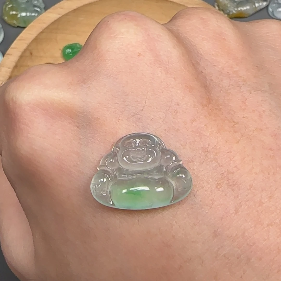 翡翠未镶嵌颈饰佛公