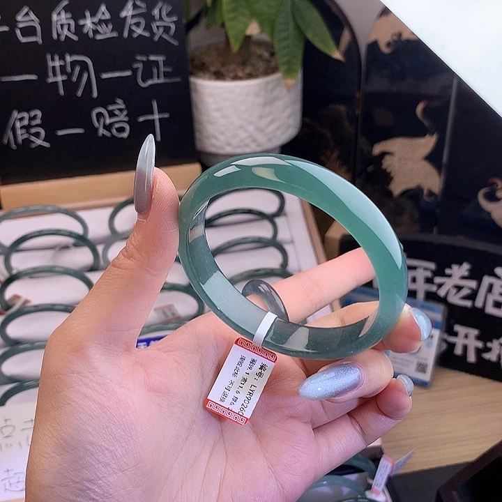 翡翠手镯未镶嵌59圈口