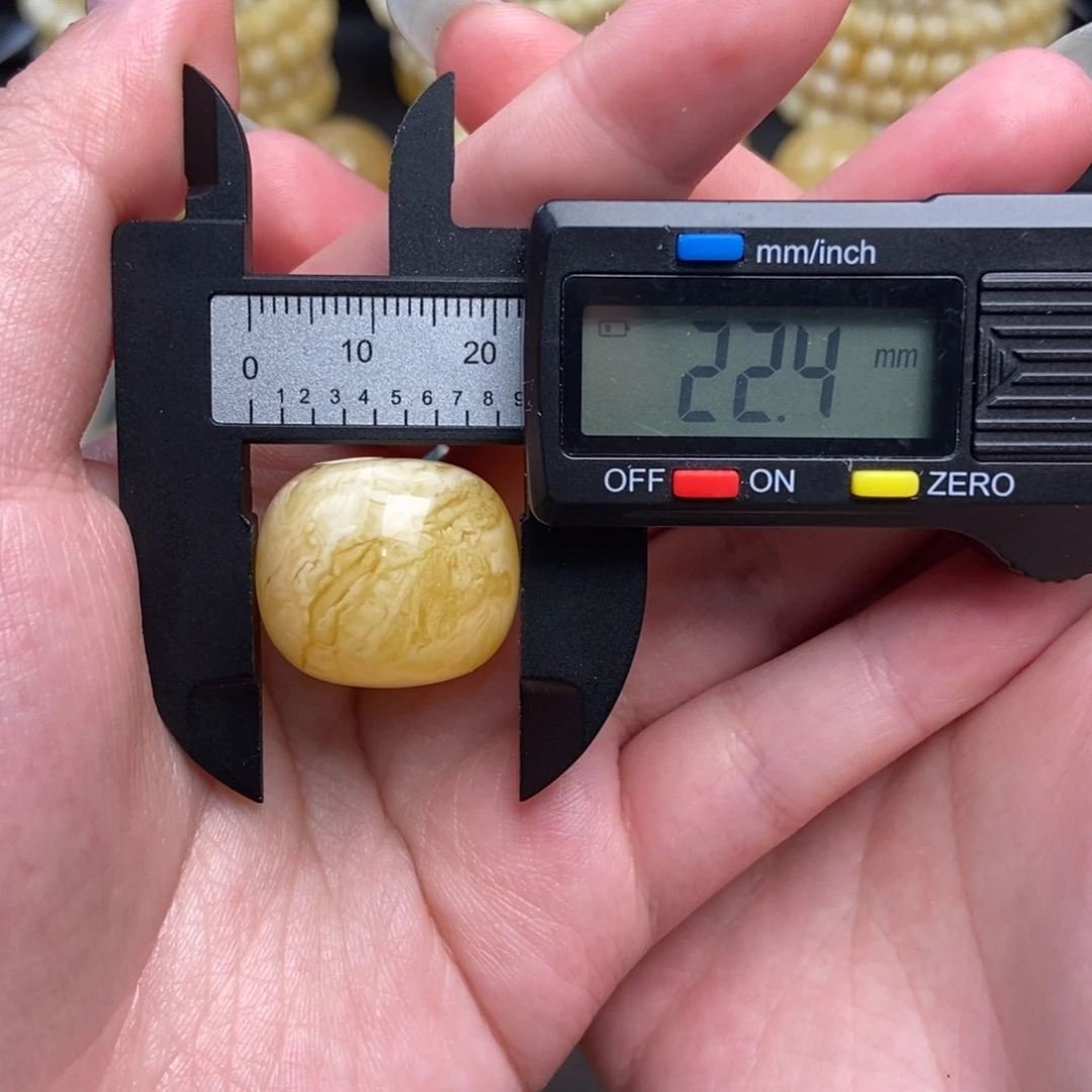 蜜蜡未镶嵌珠宝奇石