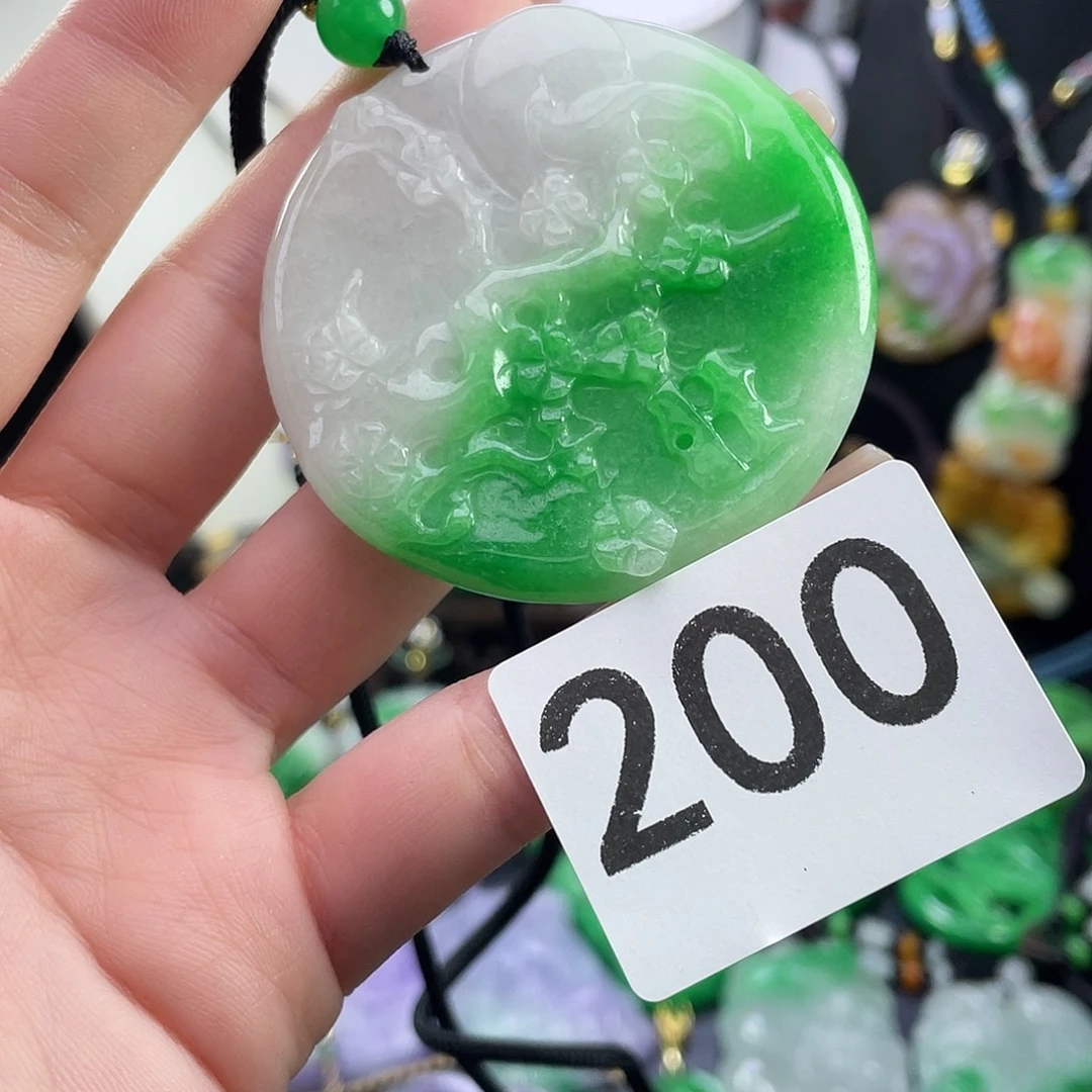 翡翠未镶嵌吊坠(赠链)