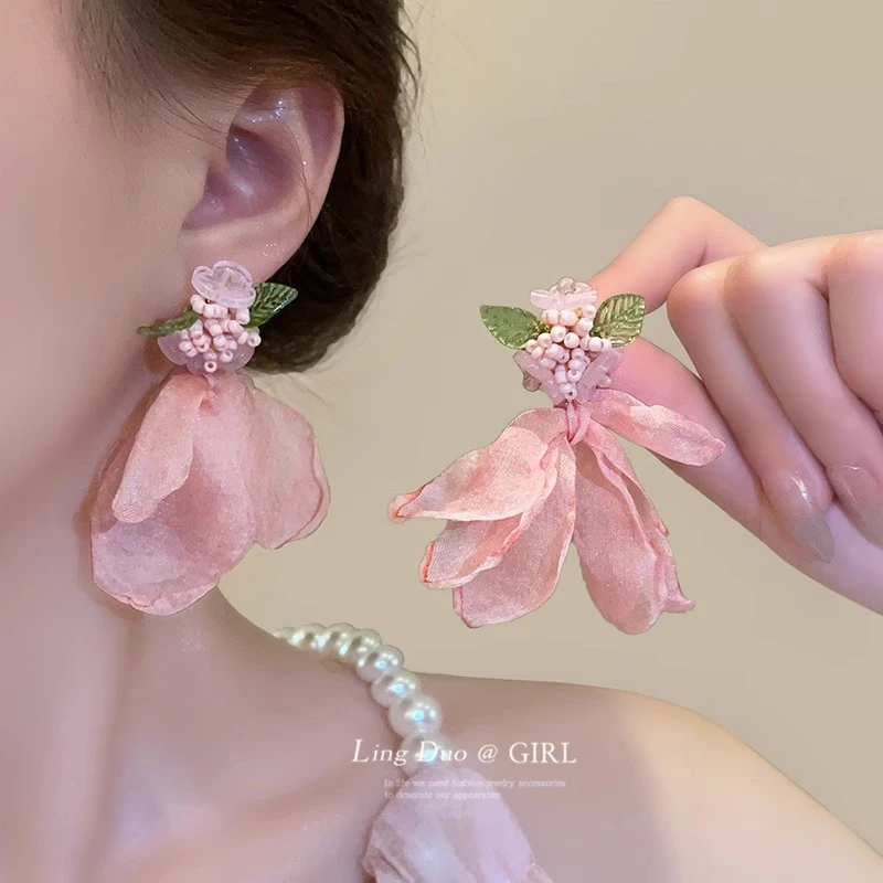合金耳饰 森系粉色雪纺花瓣温柔甜美氛围感耳钉夏日海边度假风