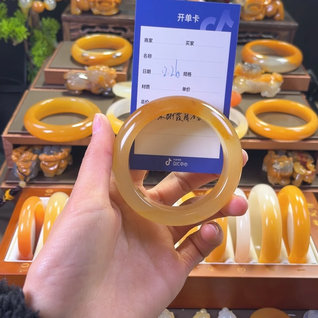 未镶嵌手镯石英质玉