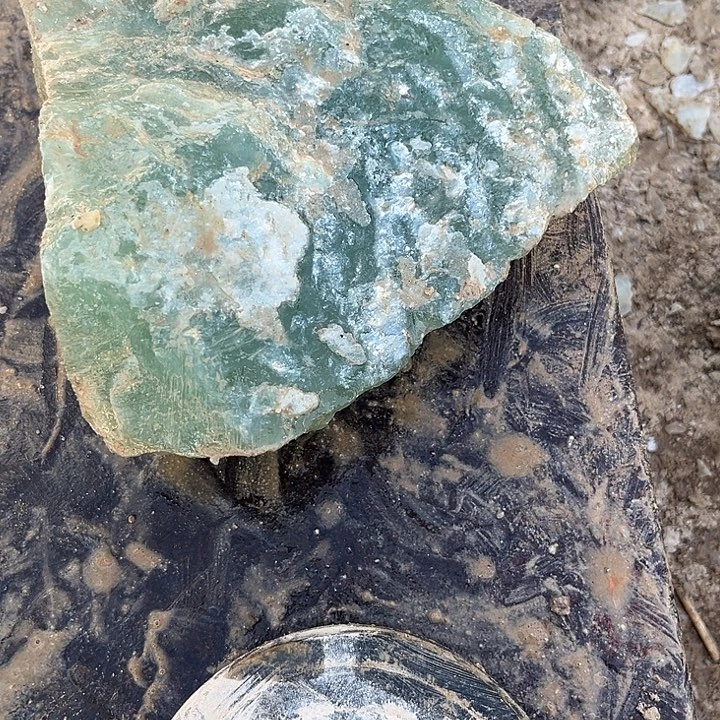 茜***盛蛇纹石玉未镶嵌天然岫玉多样性发一