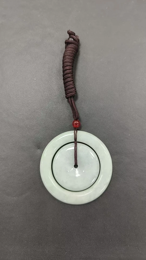 天然A货翡翠吊坠