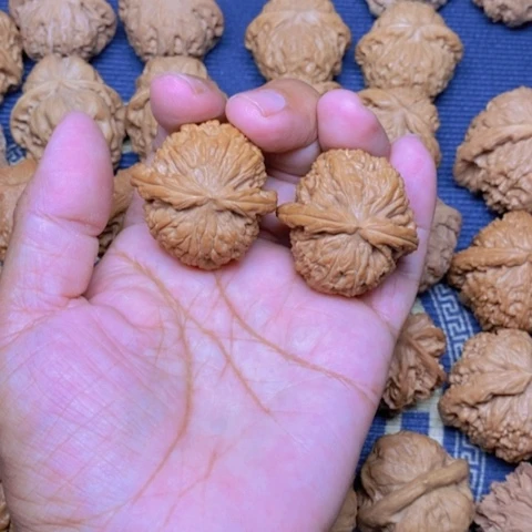 【闪购商品】吊坠文玩核桃球白37
