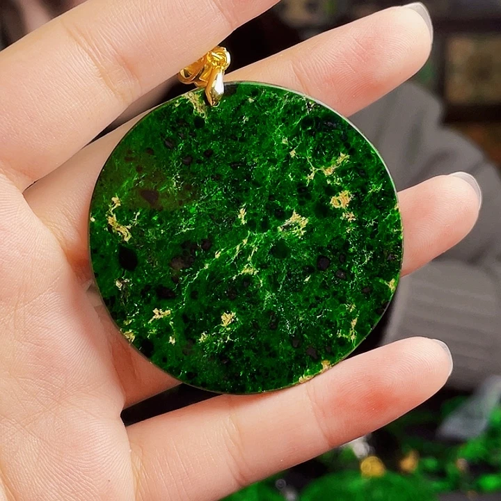 翡翠未镶嵌颈饰多样性