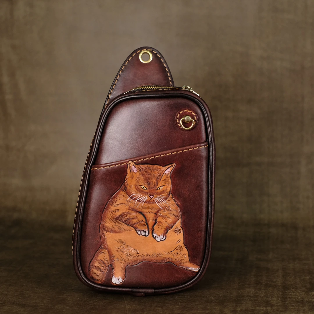 2025早春新款【拉链胸包】百搭斜挎皮雕植鞣牛皮中性风