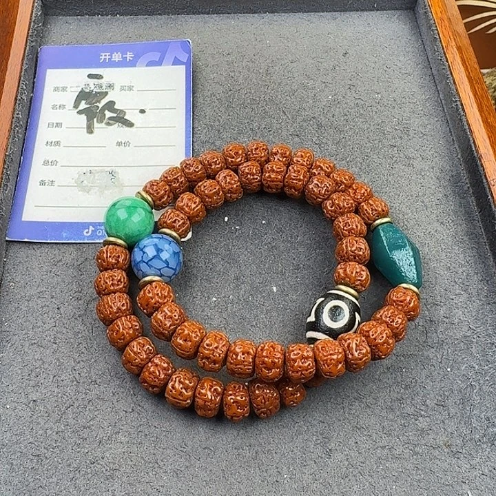 星月菩提吊坠手持