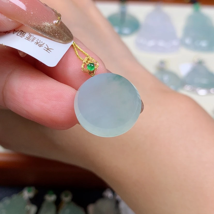 【闪购商品】翡翠18K金镶嵌颈饰无事牌