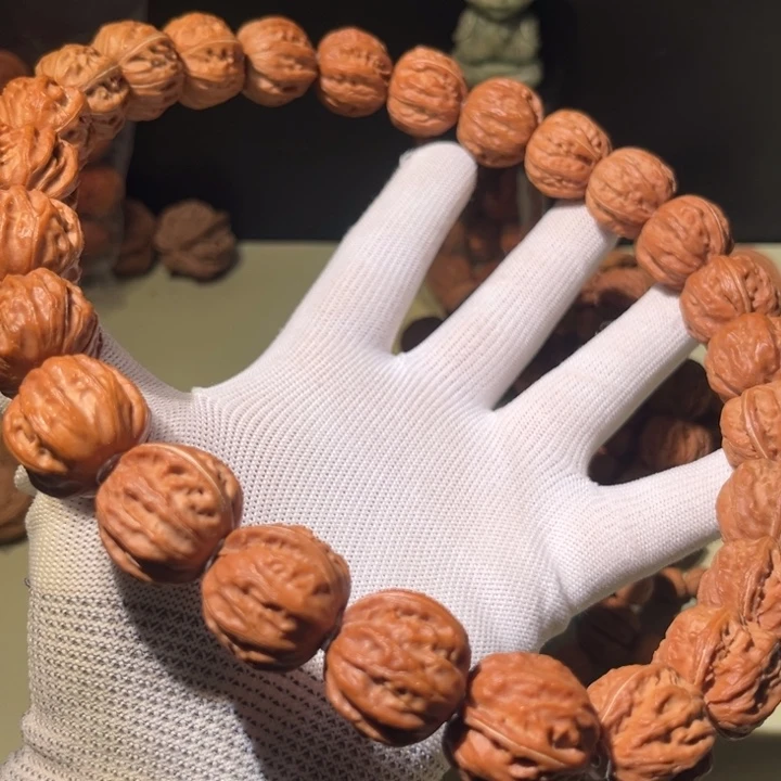 手串文玩核桃…………18