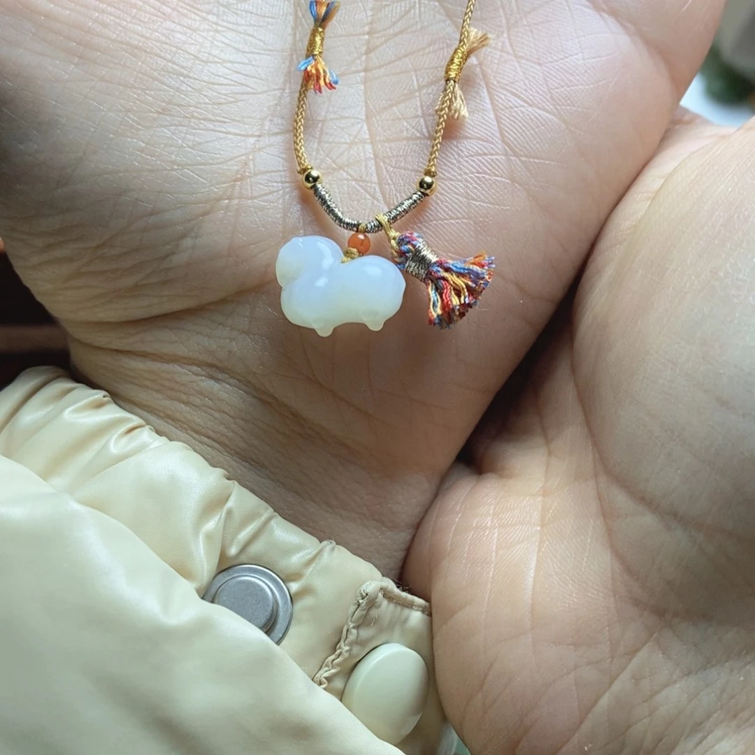 颈饰未镶嵌和田玉马上有米吊坠