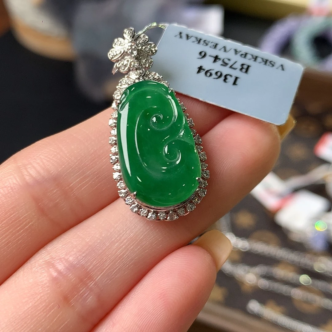 翡翠18K金镶嵌吊坠(不含链)天然缅甸如意