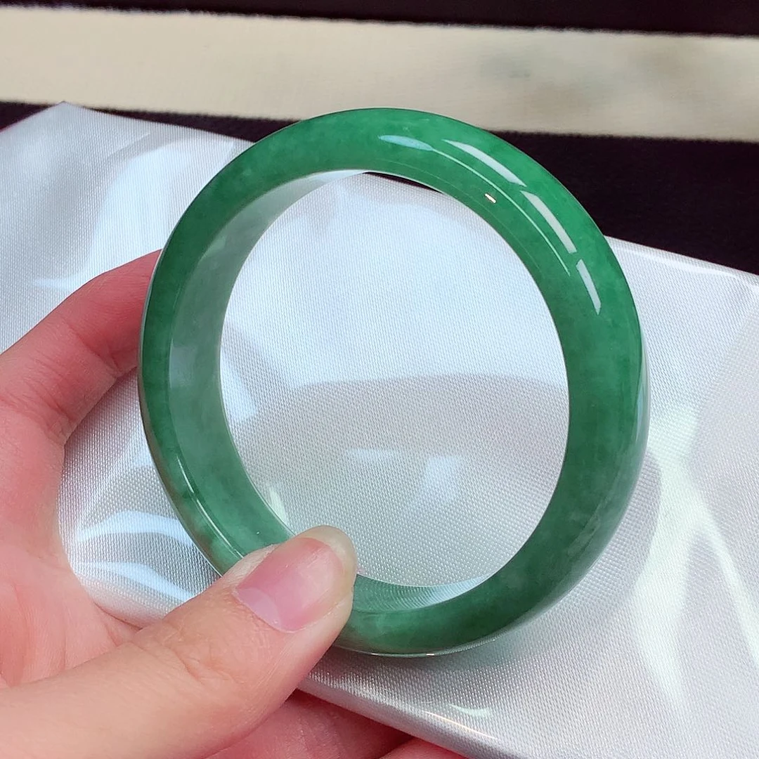 梨***点翡翠手镯未镶嵌7056号
