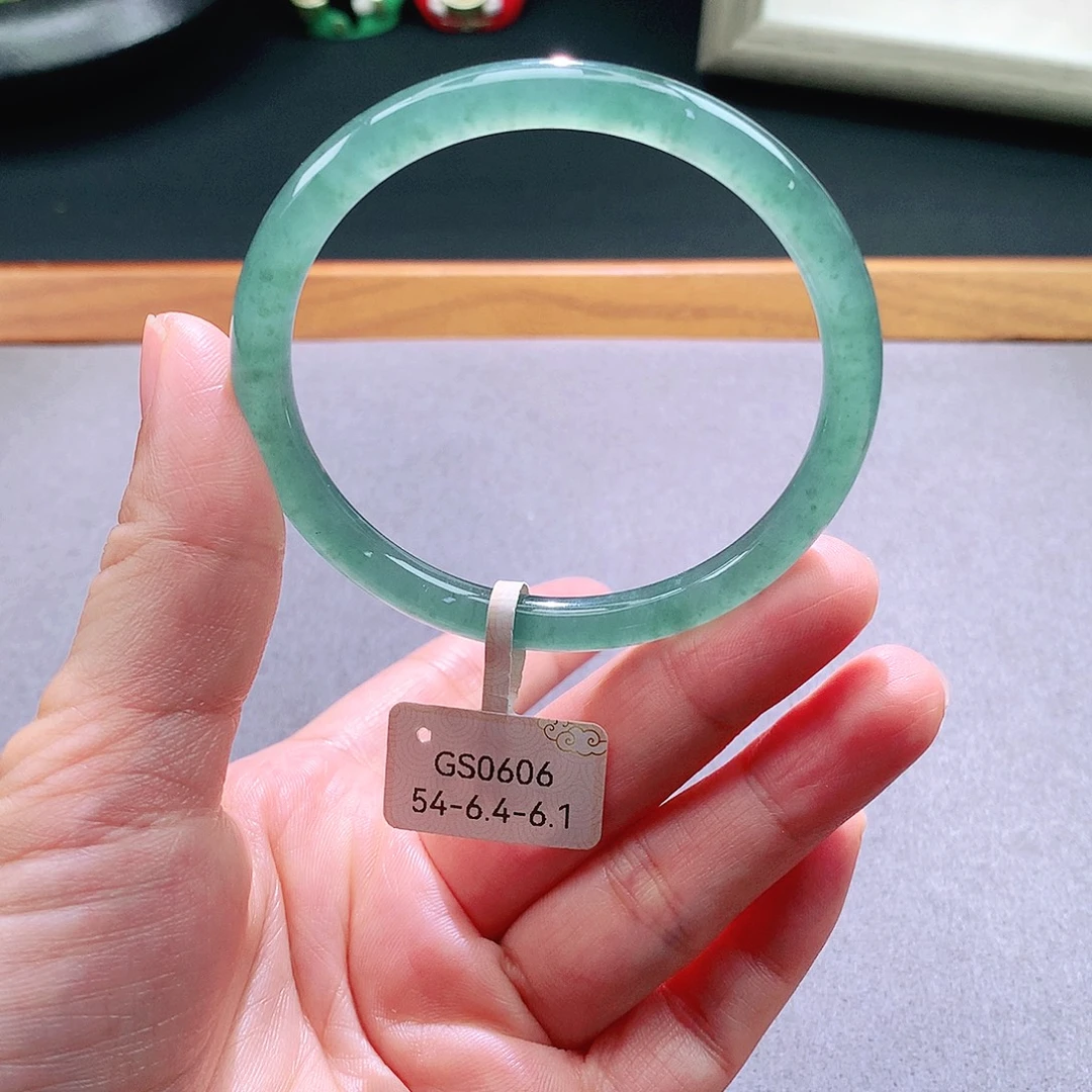 翡翠手镯未镶嵌天然翡翠手镯