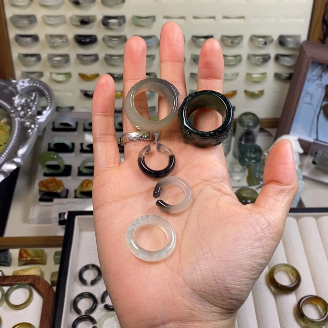 绿***铺蛇纹石玉未镶嵌戒指