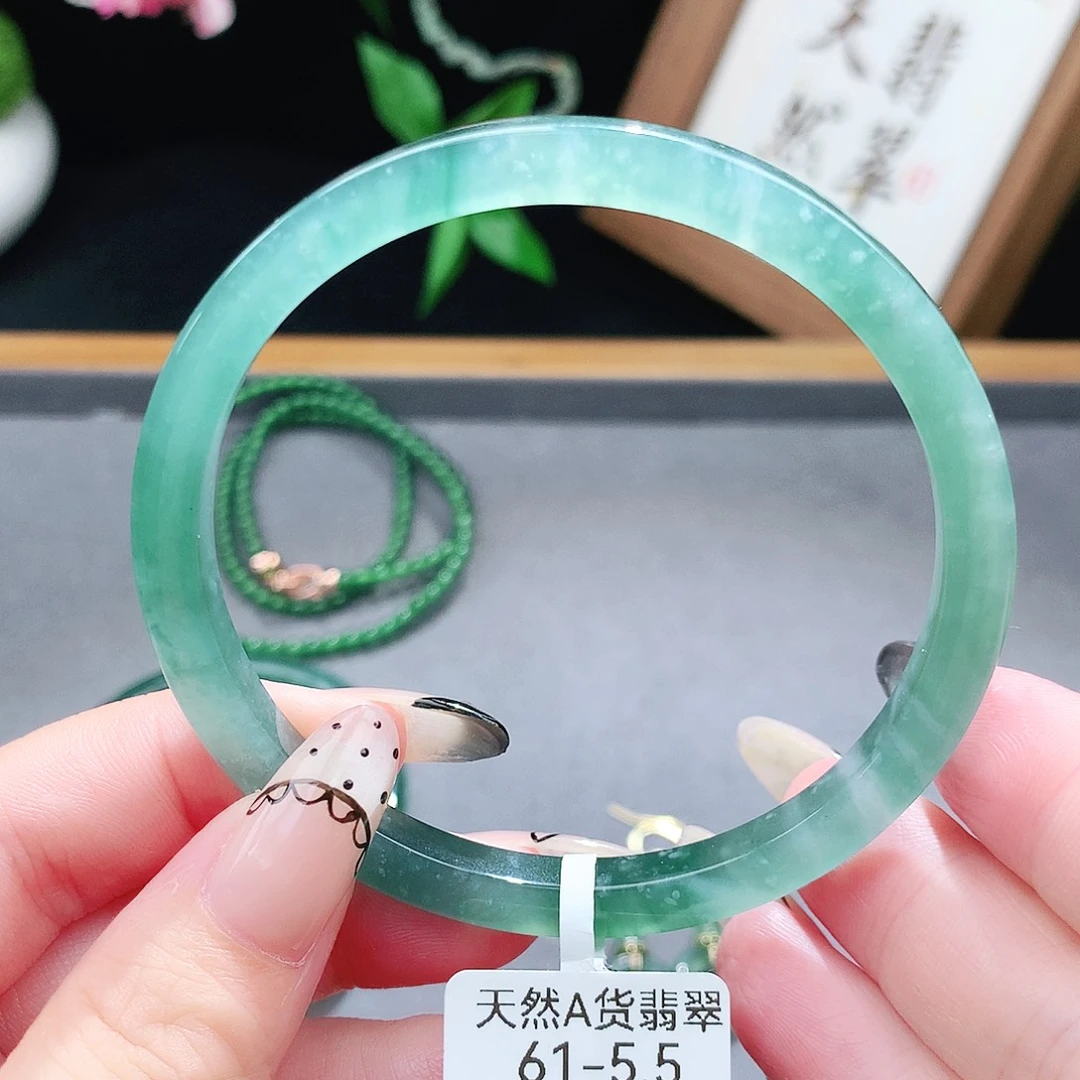 翡翠手镯（圆镯）未镶嵌
