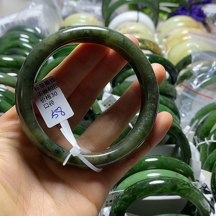 和田玉（碧玉）手镯未镶嵌正圈58微瑕