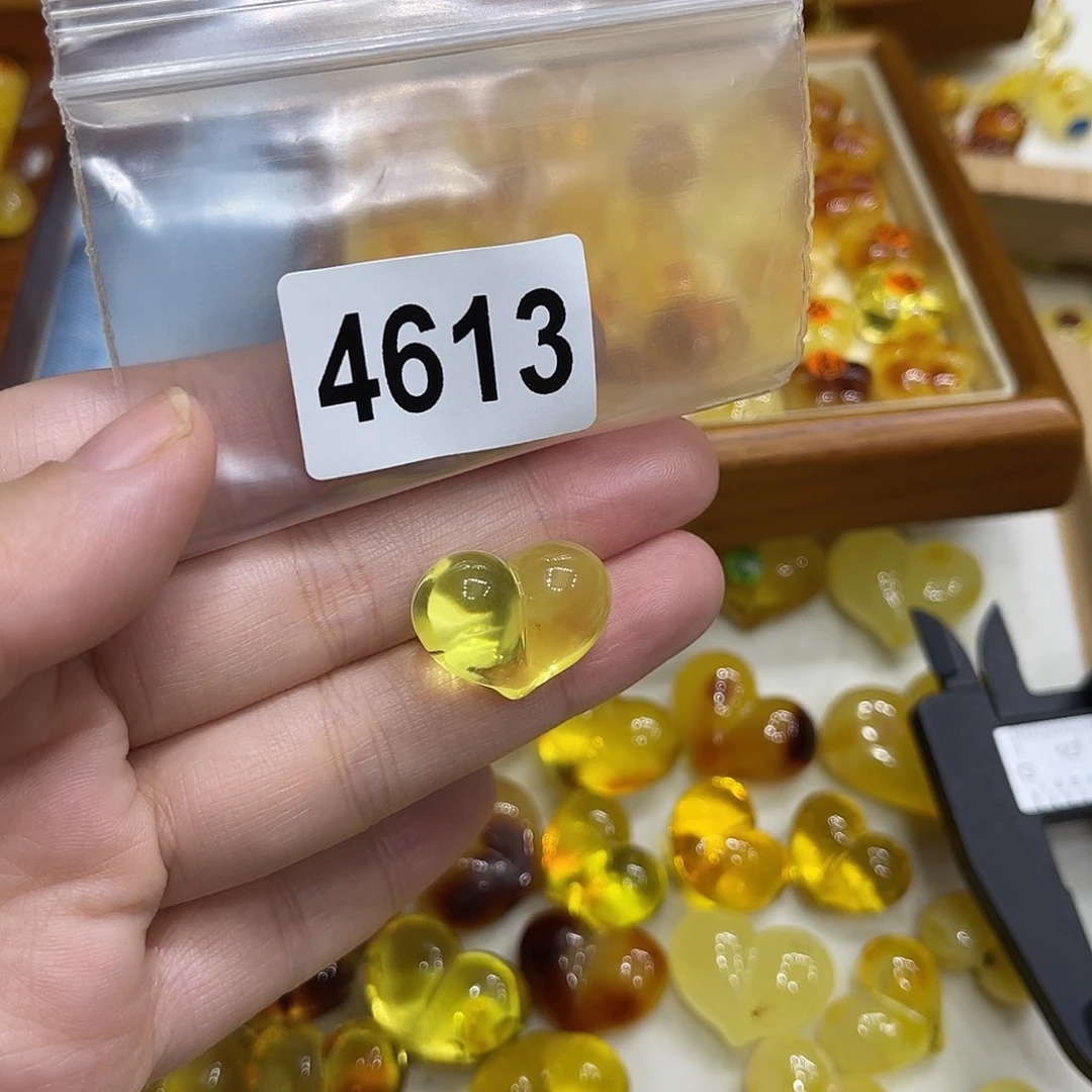琥珀未镶嵌珠宝奇石