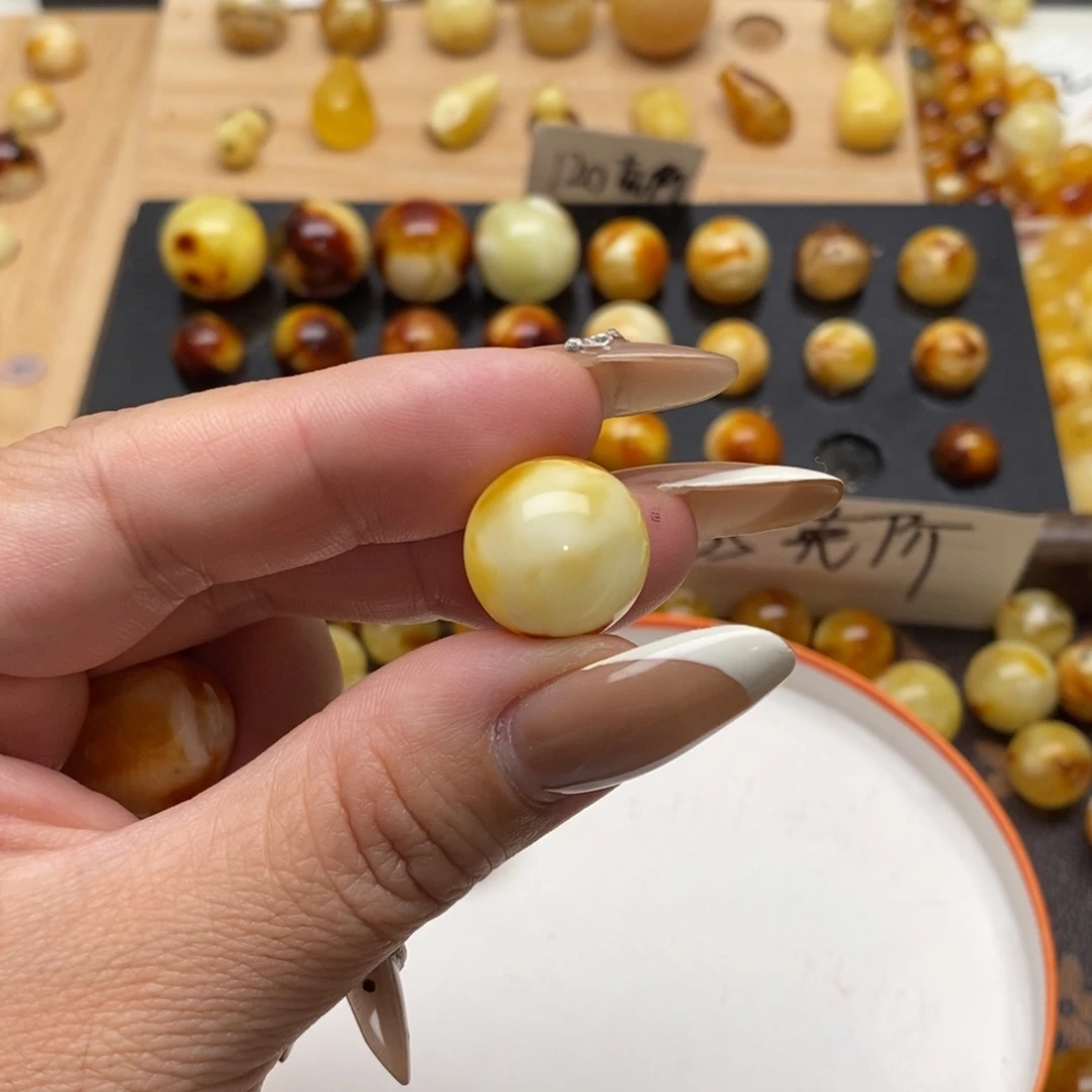 楼***德琥珀未镶嵌珠宝奇石蜜蜡