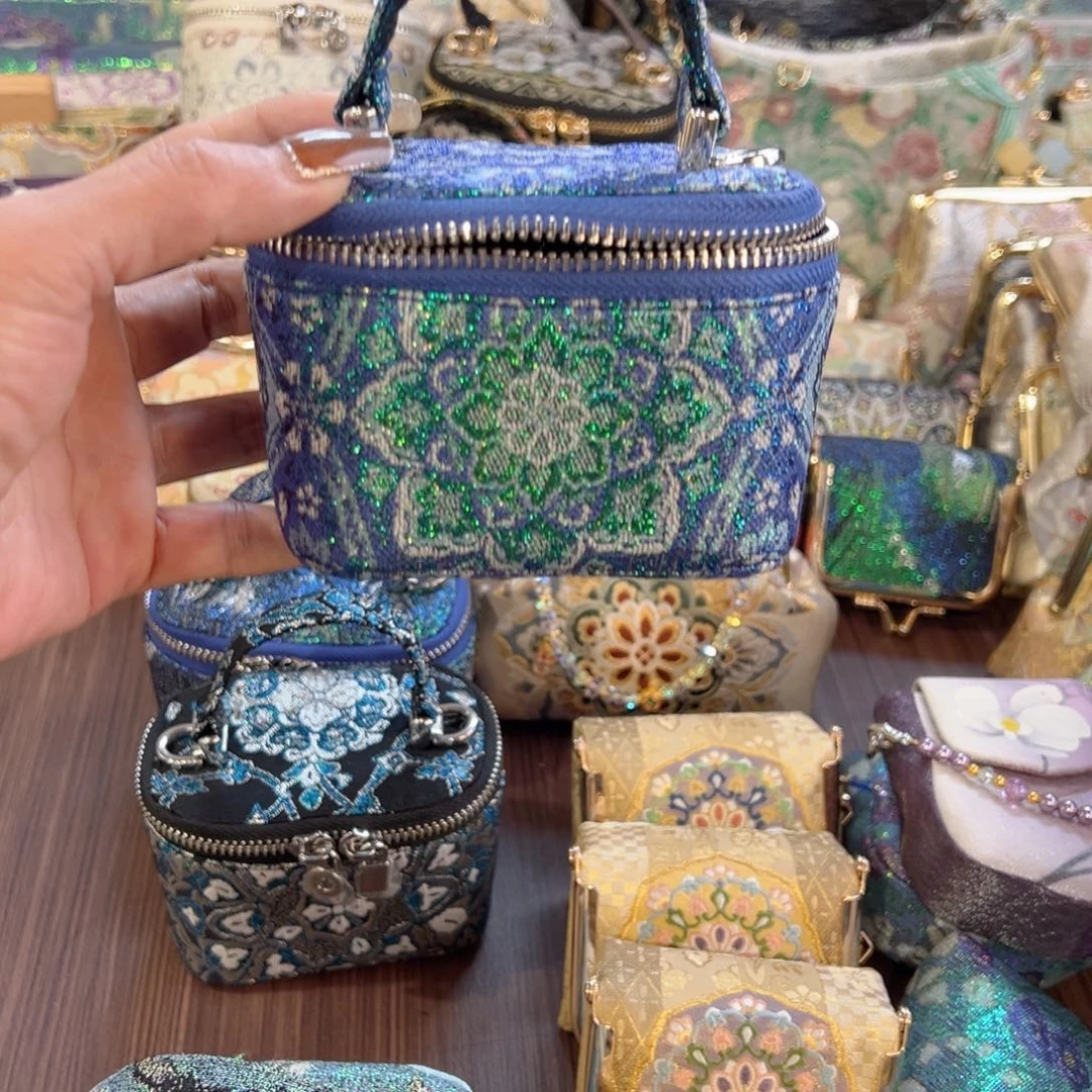 吉***）蚕丝彩金綴宝相小盒子不退换