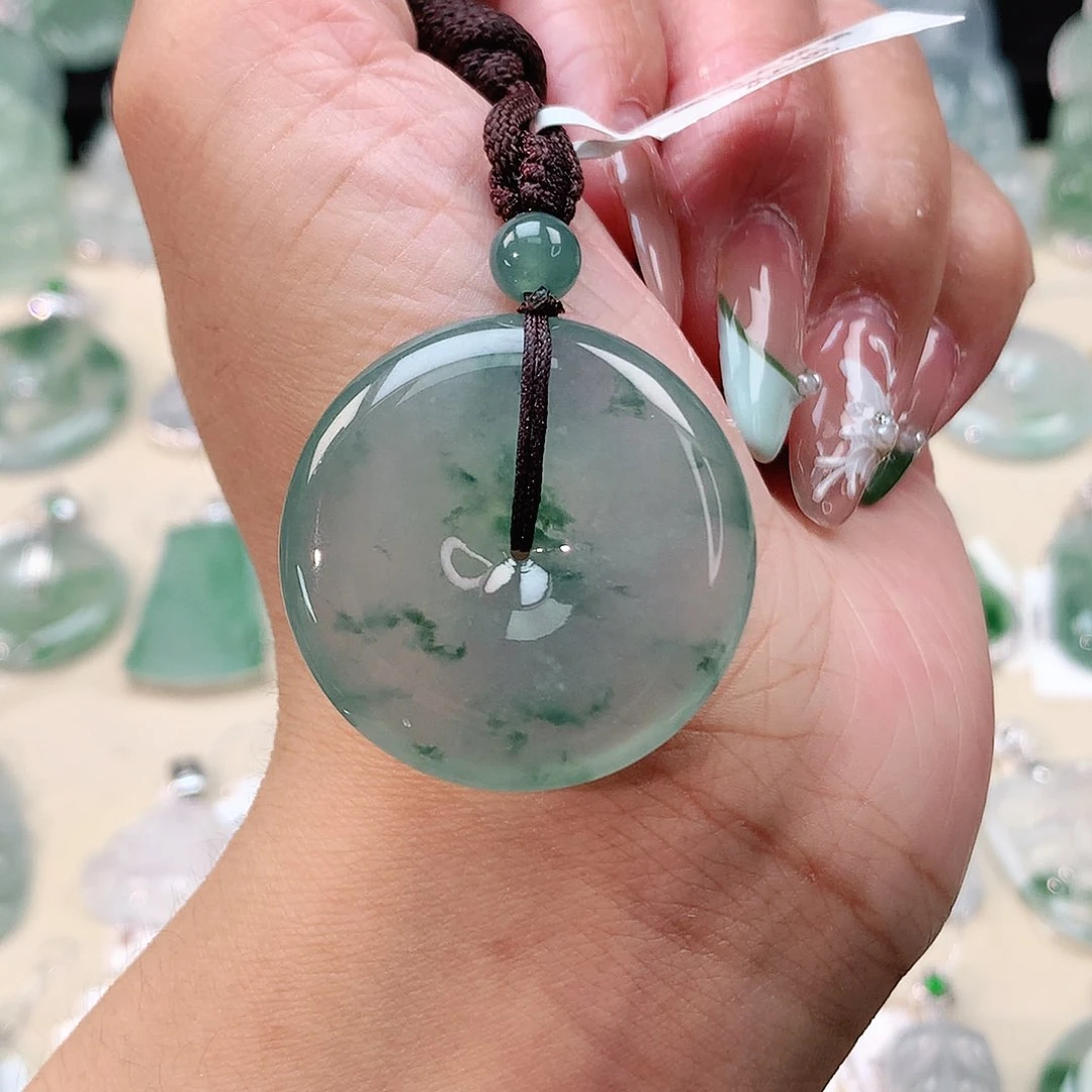 翡翠未镶嵌颈饰平安扣