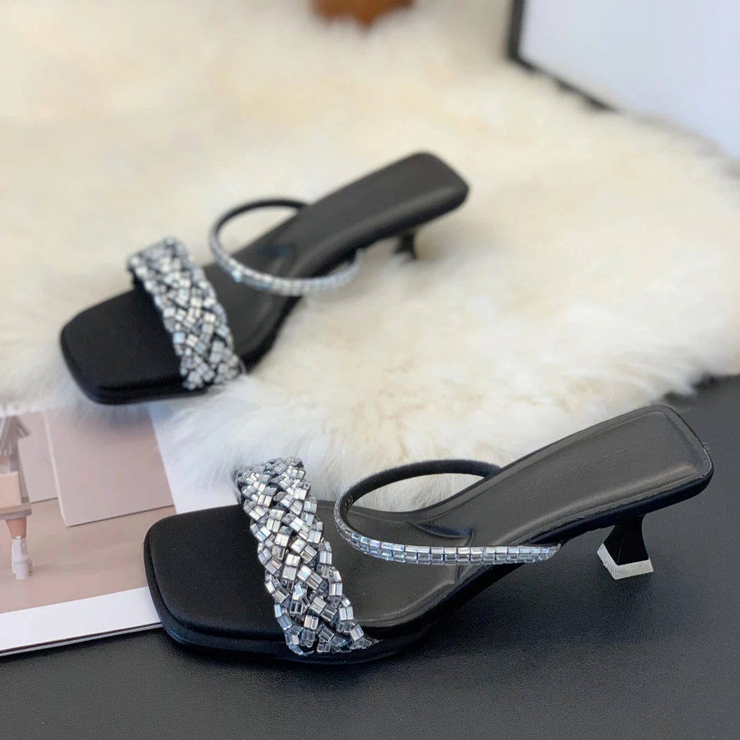 网红法式水钻气质凉拖鞋女2025夏新款配裙子网红爆款6cm一字拖