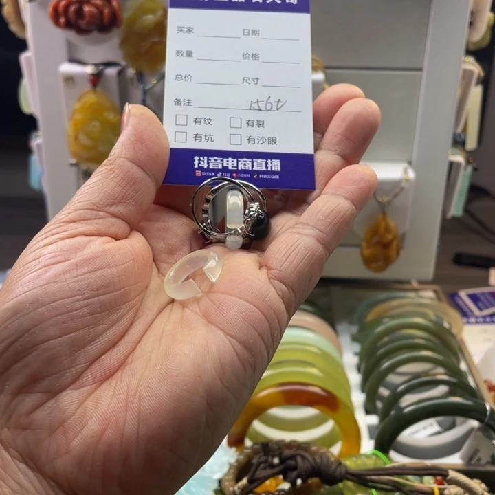 椰****蛇纹石玉未镶嵌颈饰