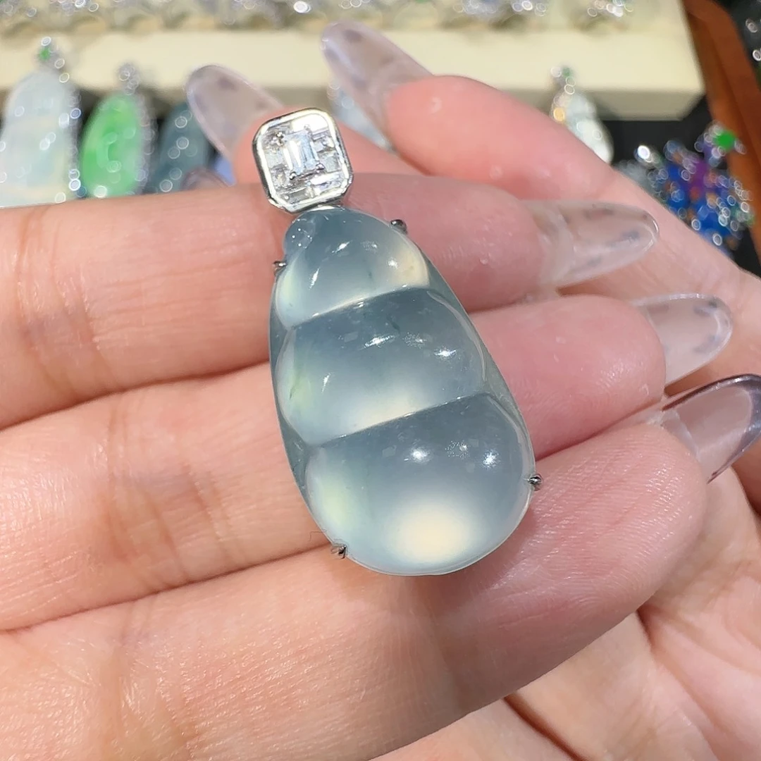 【闪购商品】颈饰18K金镶嵌翡翠