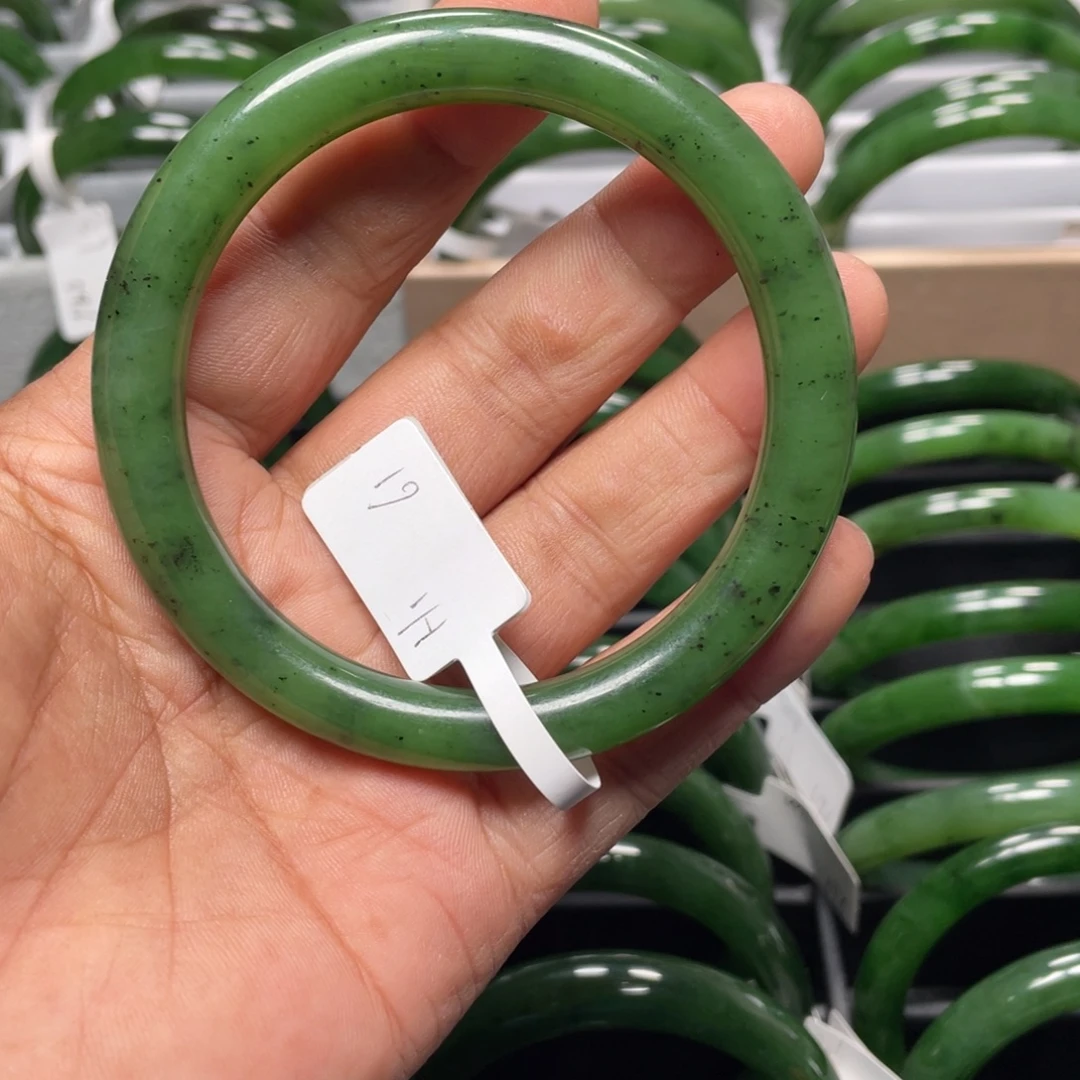 和田玉（碧玉）未镶嵌手镯