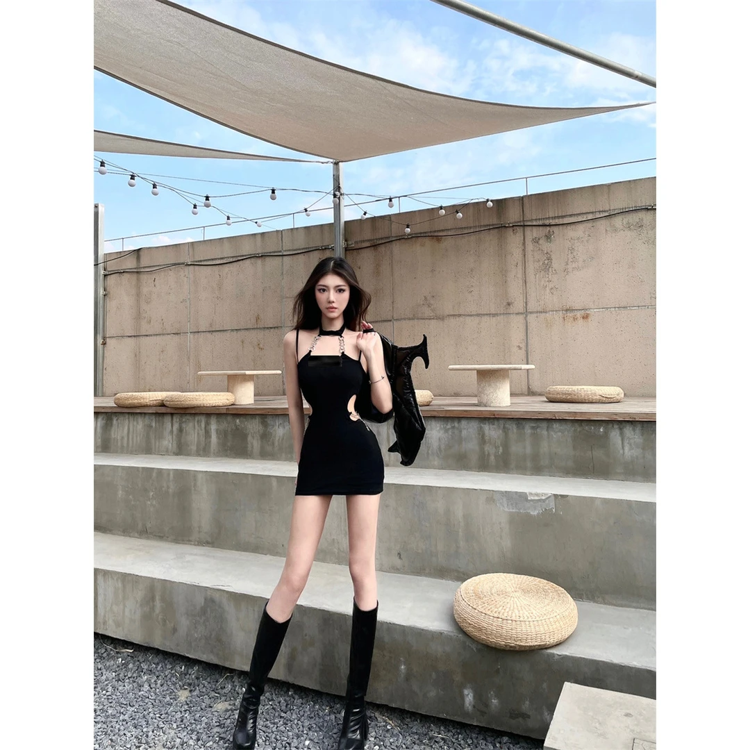 夏季显瘦收腰包臀连衣裙修身黑色法式复古挂脖短裙小众气质黑裙子