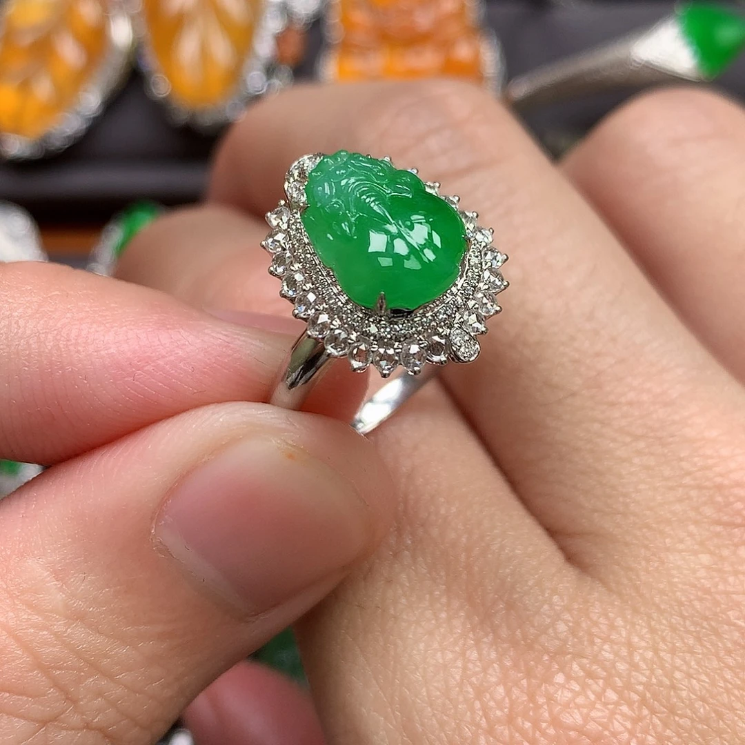 翡翠18K金镶嵌戒指