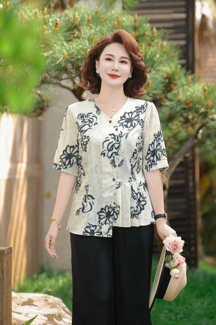 2025新款洋气中老年女装时尚两件套洋气妈妈夏季上衣服套装