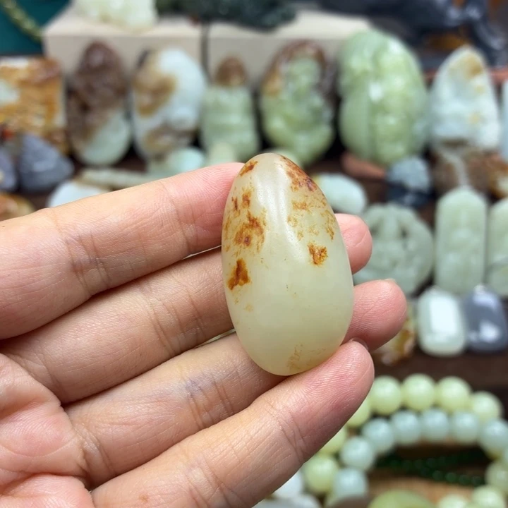 H***Q和田玉未镶嵌颈饰