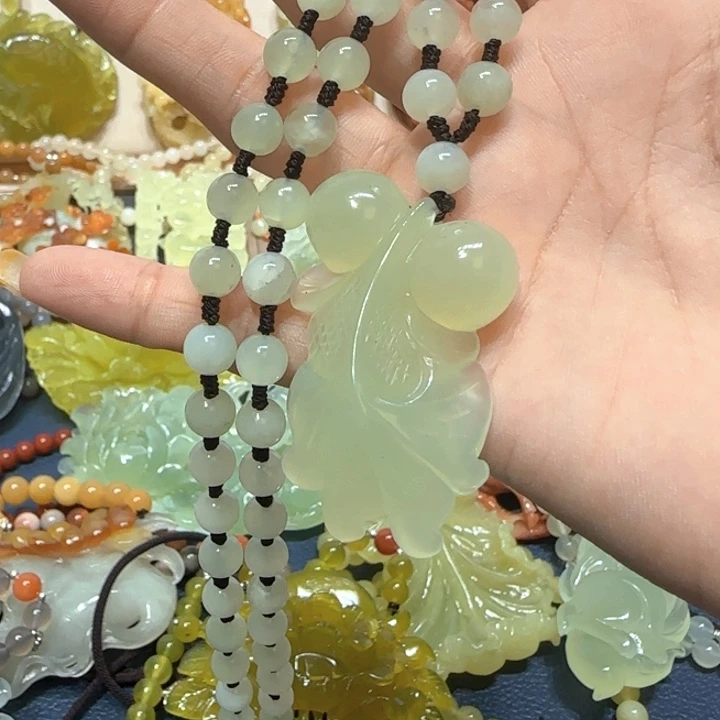 未镶嵌蛇纹石玉吊坠