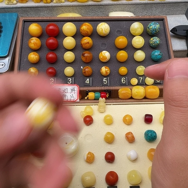 琥珀未镶嵌裸石黄白妖花单珠