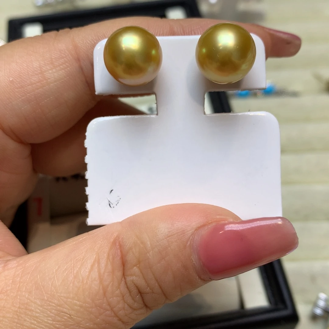 18K金镶嵌海水珍珠耳饰