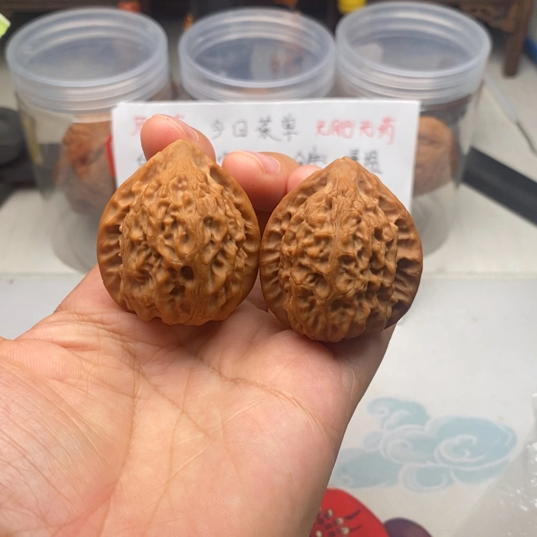 文玩核桃吊坠36金牛磕尖