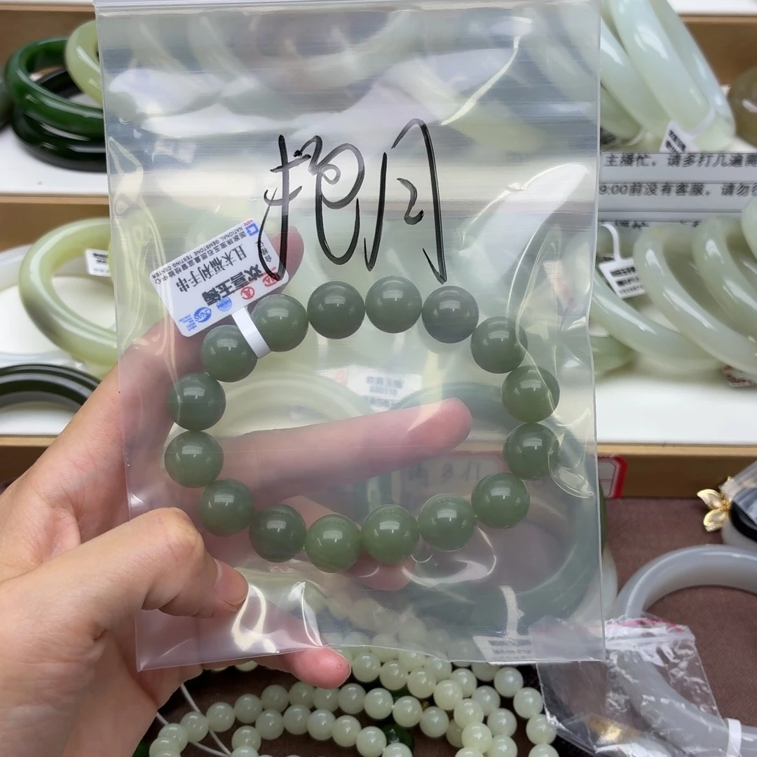 抱****未镶嵌戒指和田玉