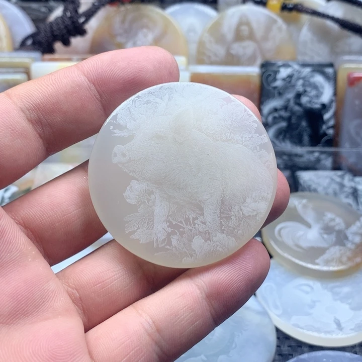 未镶嵌颈饰玛瑙/玉髓我****！