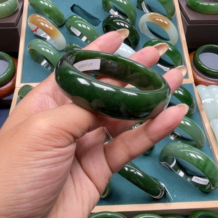 和田玉（碧玉）未镶嵌手镯