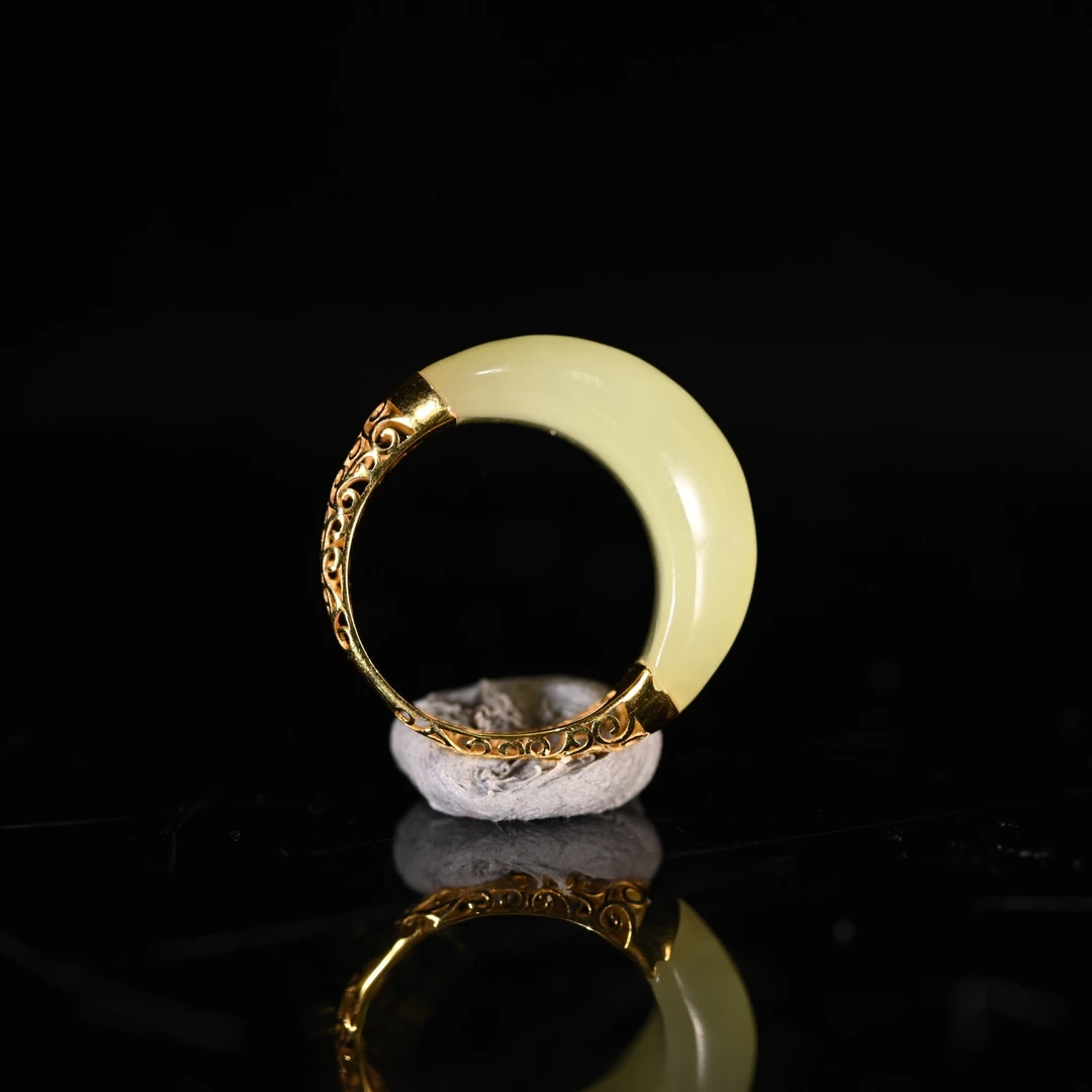 Lot8840 2510270157和田玉黄玉戒指/保利