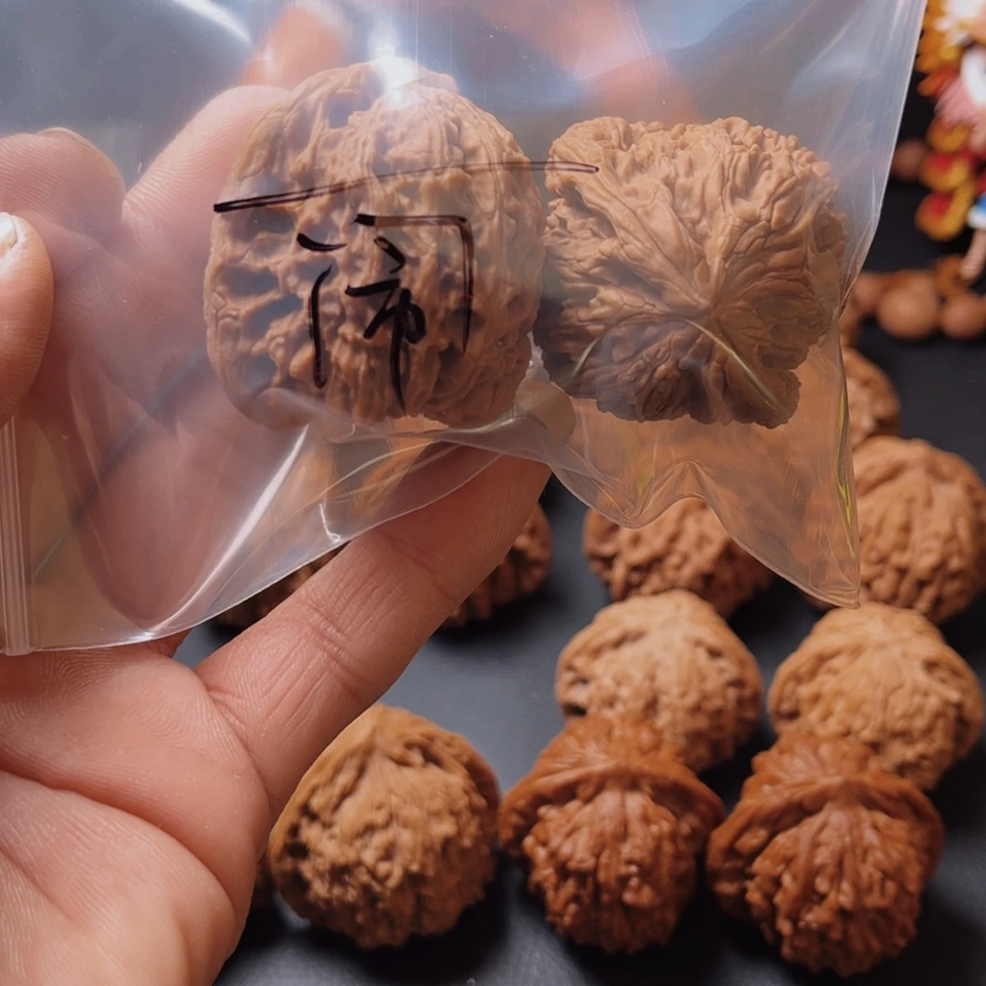 闹***吊坠文玩核桃南疆石