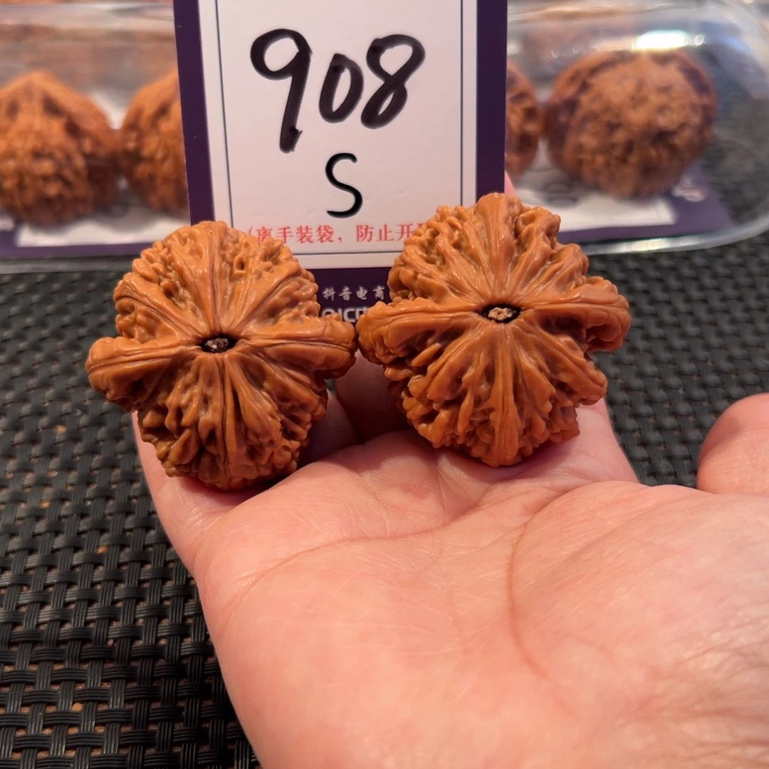 把件文玩核桃908号虎头王尺寸43全品