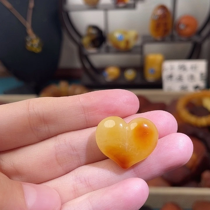 琥珀未镶嵌珠宝奇石爱心