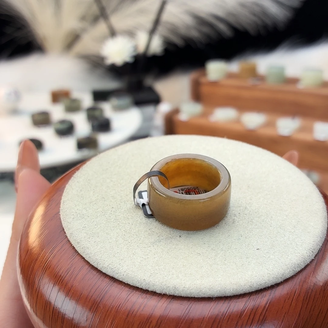 和田玉未镶嵌戒指糖色窄圆切16.6mmj77