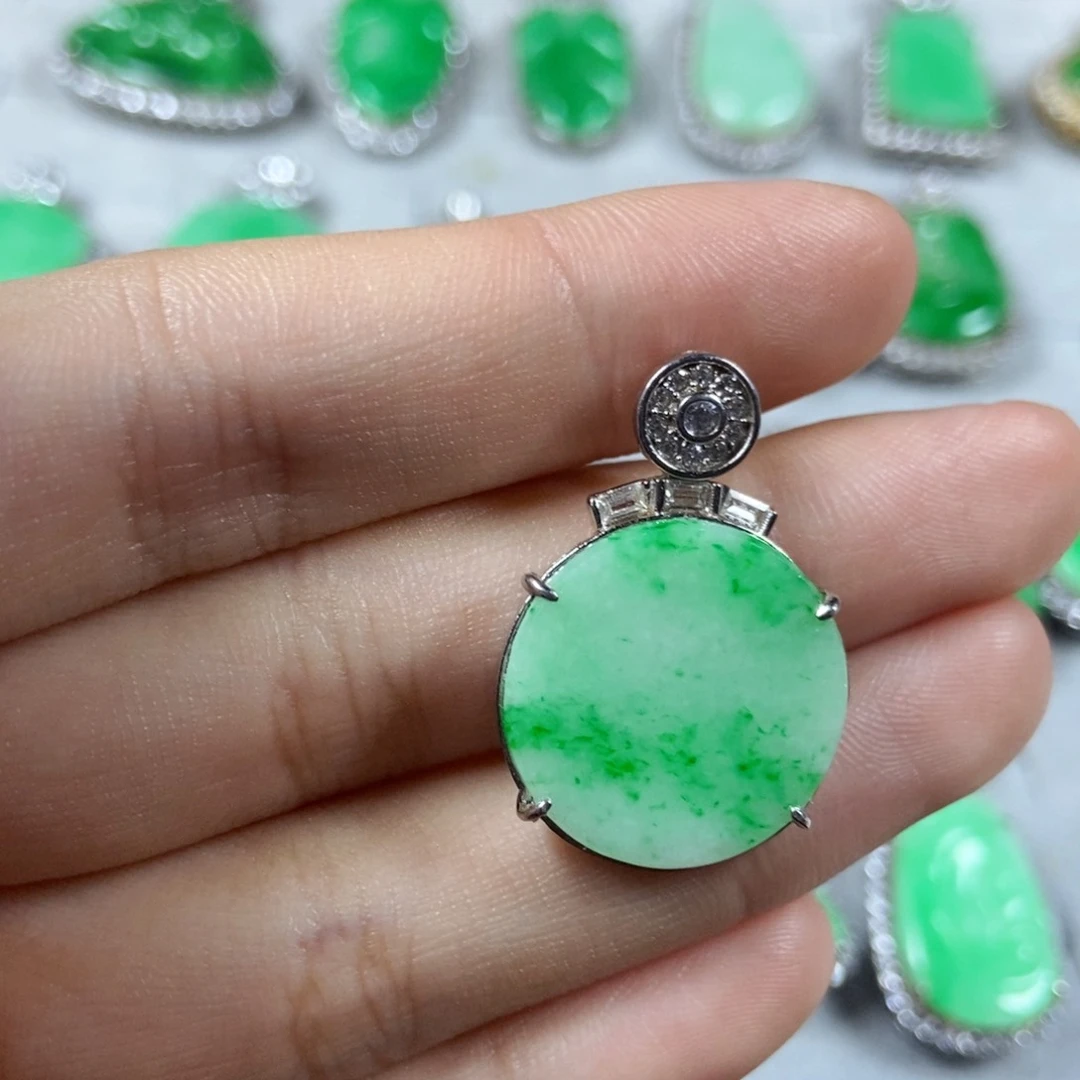 颈饰未镶嵌翡翠圆