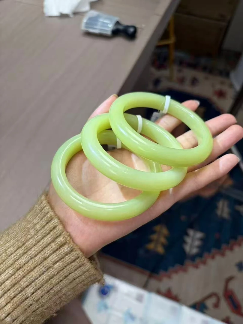正宗天然和田玉黄玉手镯多样性发货拍一发一